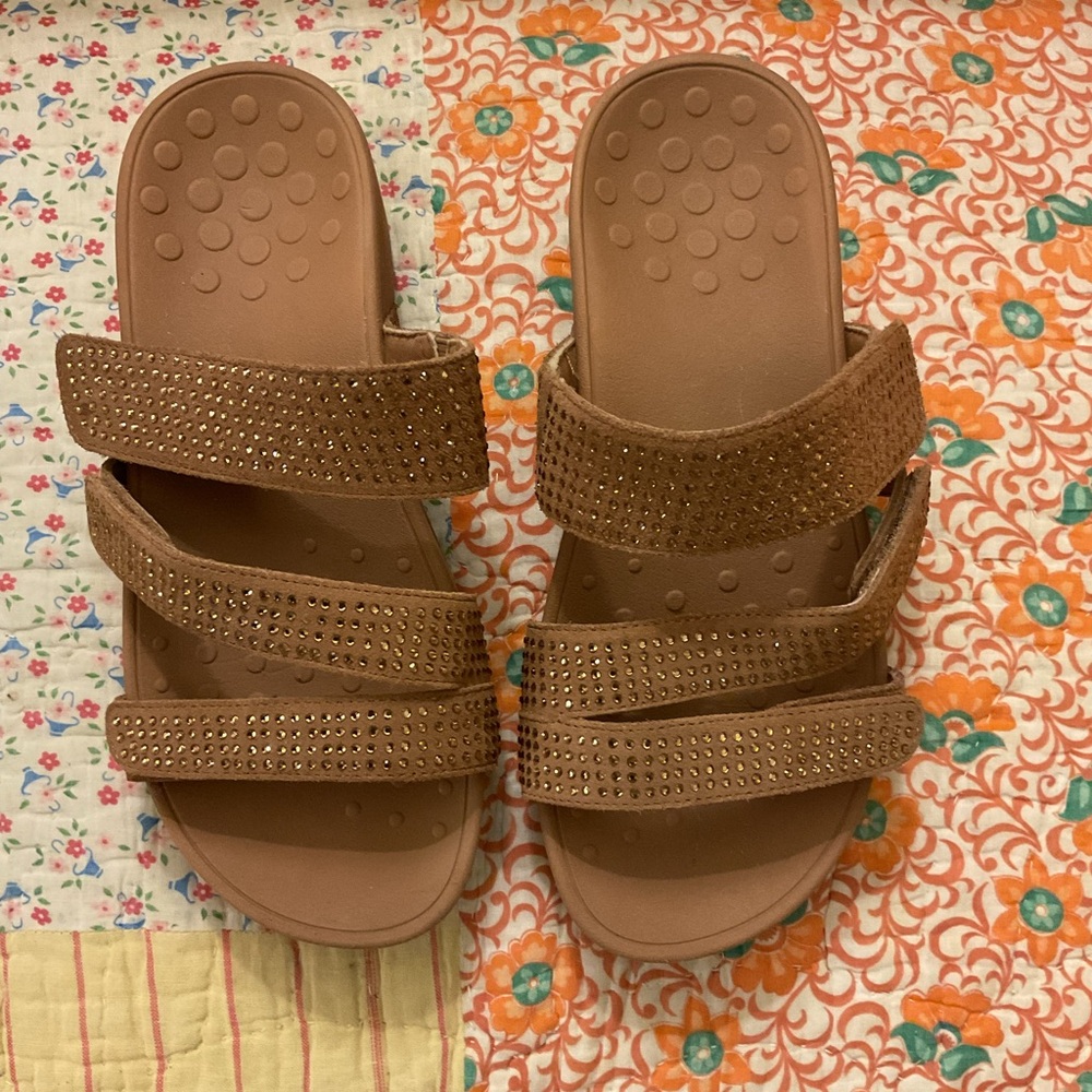 Vionic Rhinestone Embellished 3-Strap Wedge Sandals Tan Brown Size 8 Excellent